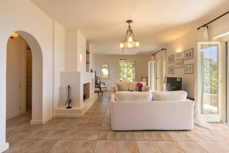 Family-friendly villa with patio & yard | Water view | Close to the beach | Dogs allowed — photo 4