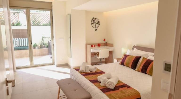 Holiday apartment with garden & patio — photo 2