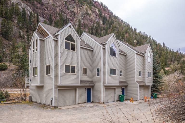 Beautifully Remodeled Townhome Next to Ouray Hot Springs River Views in Ouray, CO