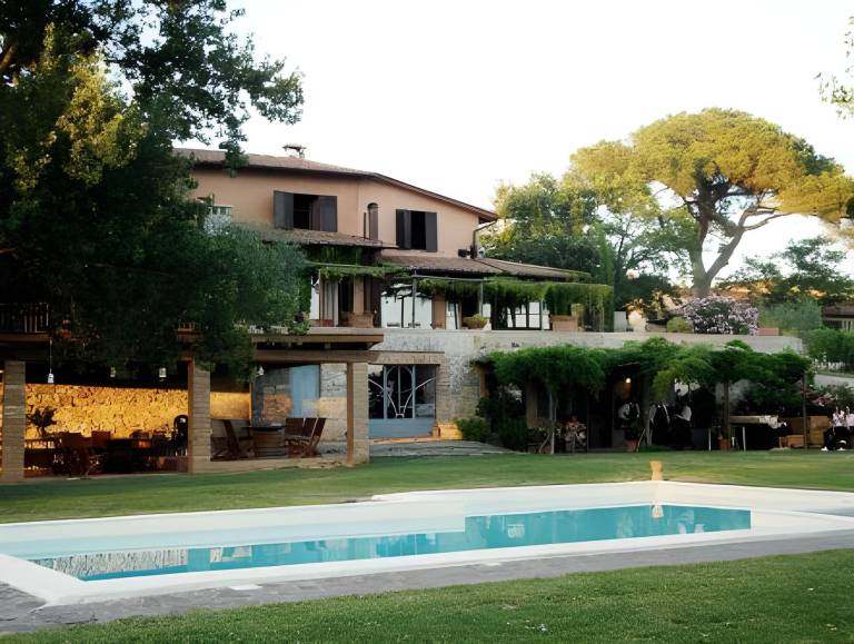 Farm with garden, patio & barbecue in Castelnuovo Berardenga