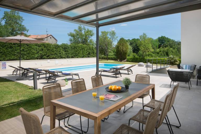 Villa with BBQ, patio & private pool — photo 2