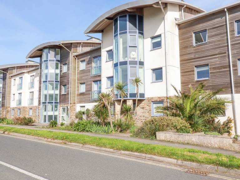 Cottage with patio & yard | Beach view in Newquay