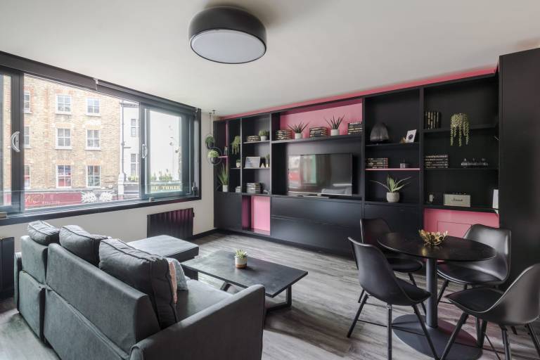 Apartment | Next to Trafalgar Square in London, KY