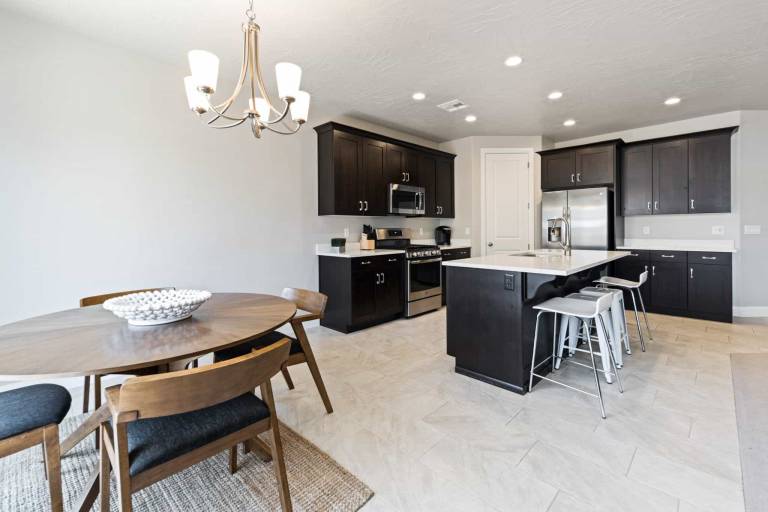 Vacation home with barbecue, jacuzzi & pool — photo 2