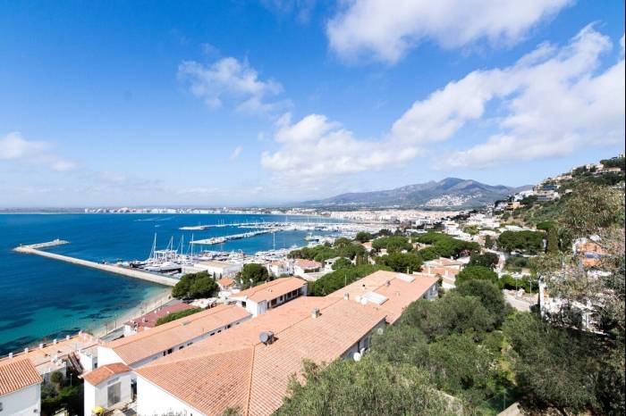 Fully equipped ample villa with private pool, barbecue & yard | Mountain view | Close to the beach | Dogs allowed — photo 5