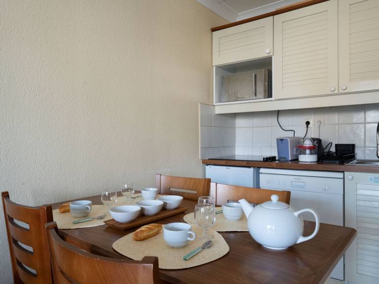 Holiday apartment with pool — photo 4