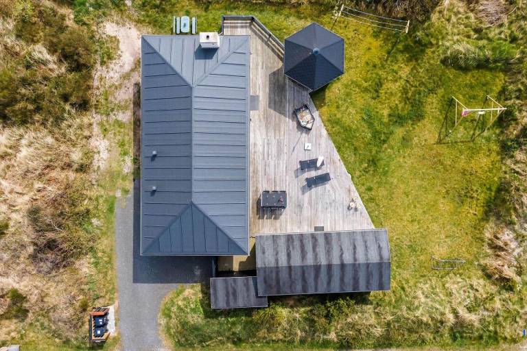 House with barbecue, patio & yard — photo 3