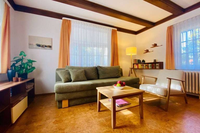 Apartment with yard, pool & BBQ — photo 4