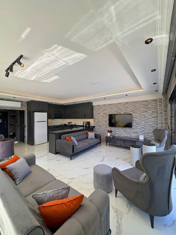 House with jacuzzi, barbeque & yard | Perfect for remote work — photo 3