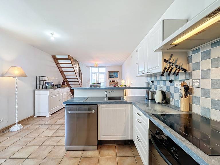 Fully equipped pleasant vacation home with barbecue, terrace & yard | Beach nearby | Pets allowed — photo 3