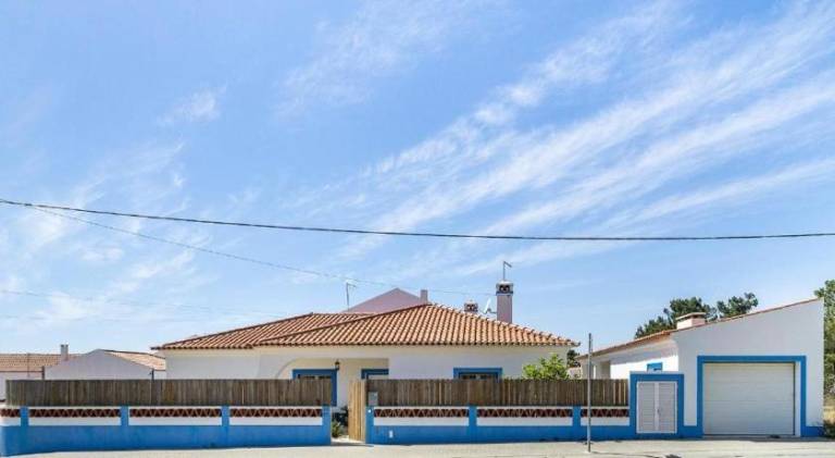 Villa with 3 rooms for 9 persons in Setubal