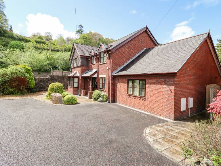Cottage with garden & barbecue — photo 2
