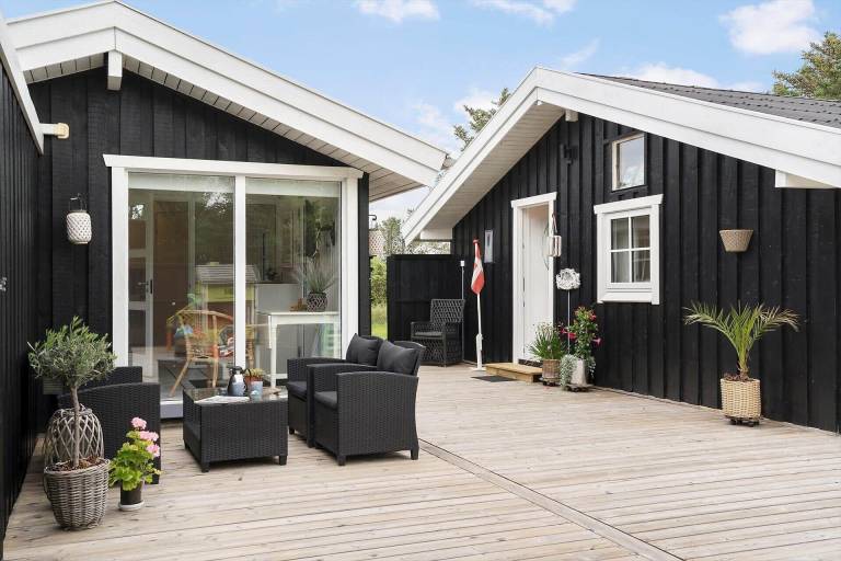 Vacation home with patio, sauna & barbeque — photo 2