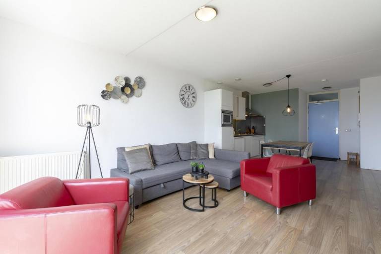 Apartment with patio & garden — photo 2