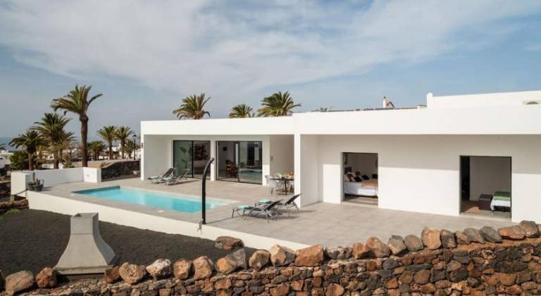 Fully equipped villa with barbeque, private pool & patio | Dogs allowed in Yaiza
