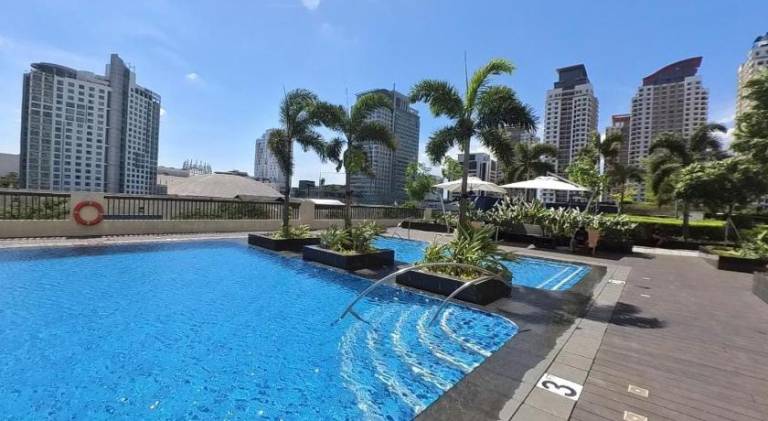 Serviced apartment with patio, pool & garden | Pets allowed — photo 4