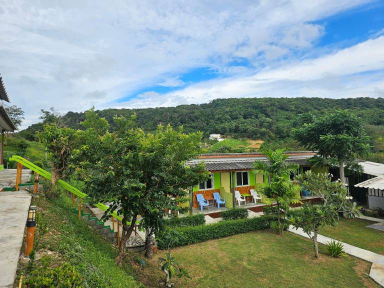 Serviced apartment with yard, BBQ & terrace | Close to the beach | Dogs allowed in Ko Lanta