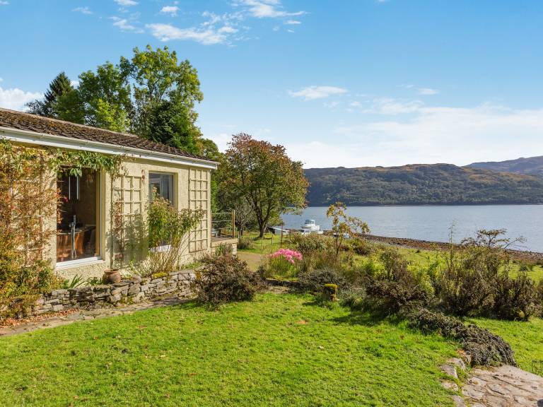 Cottage with yard | Sea view in Acharacle