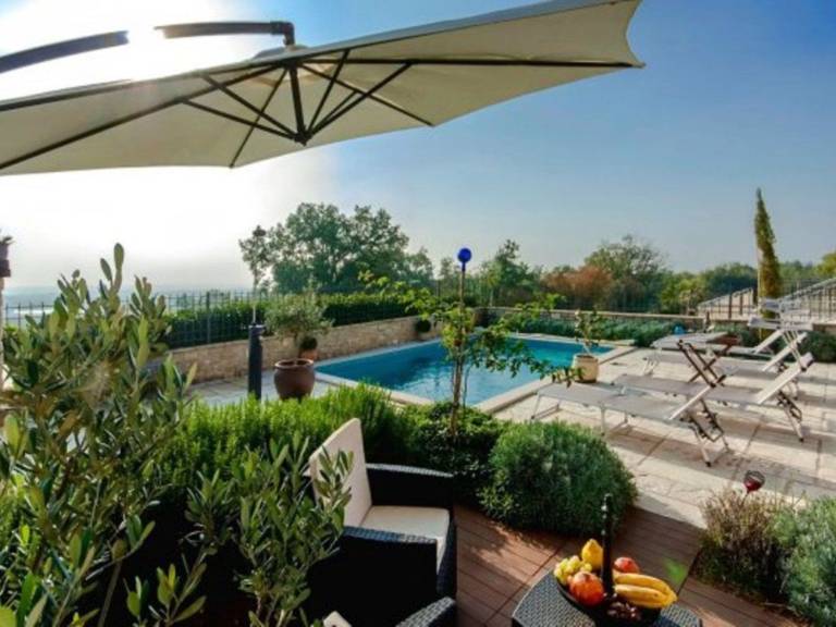 House with barbeque, private pool & yard | Nature view — photo 4