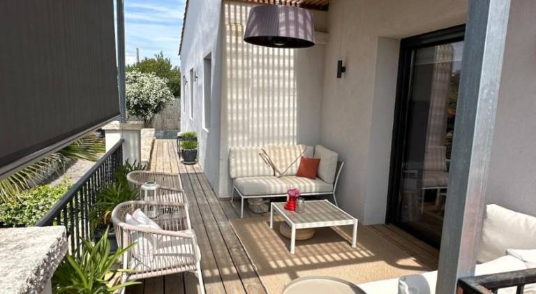 Vacation home with pool — photo 4