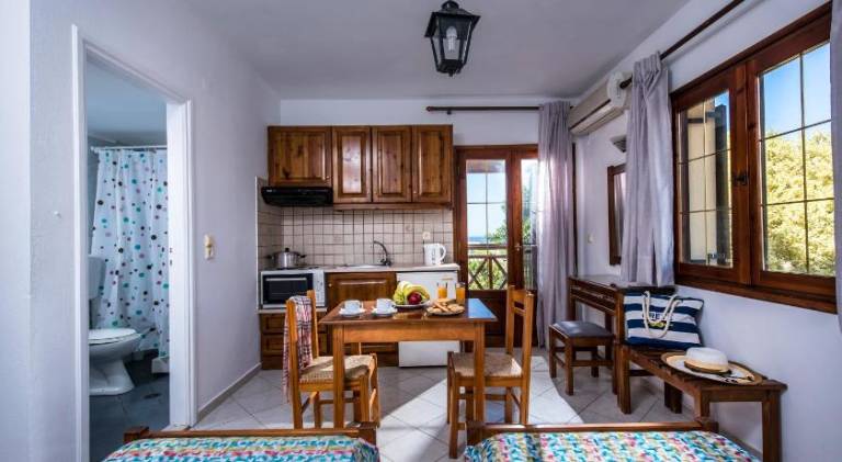 Wonderful serviced apartment with yard, pool & terrace | Pets allowed — photo 5