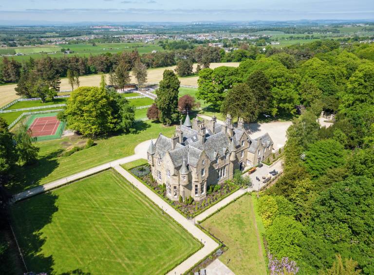 Castillo  Kirknewton