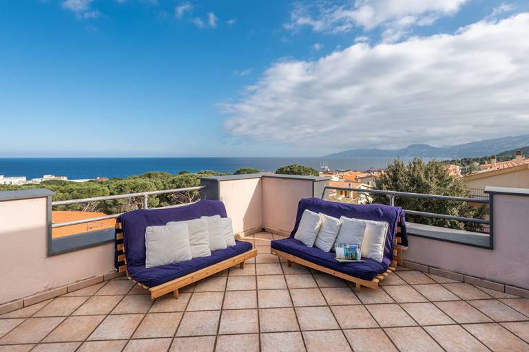 Vacation home with private pool, yard & barbeque | Close to the beach | Pets are welcome — photo 3