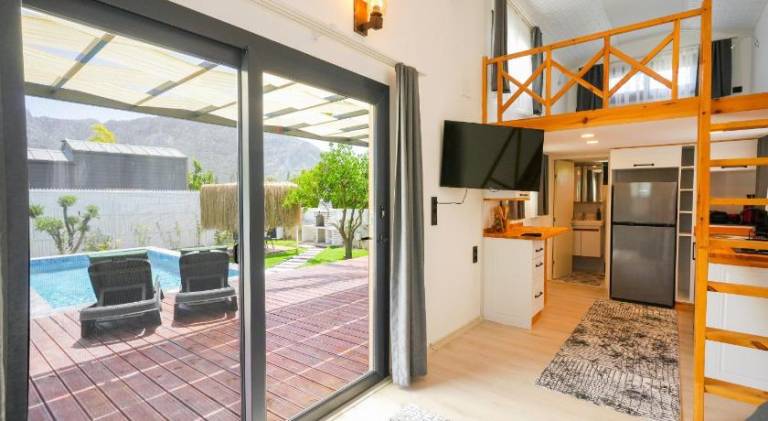 Vacation home with barbecue, garden & private pool — photo 2
