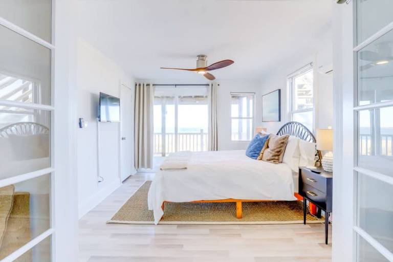 Sojourn Ultimate Beach Front 2 Bedroom — photo 2