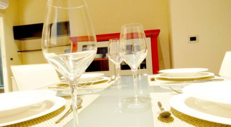 Serviced apartment with patio — photo 5