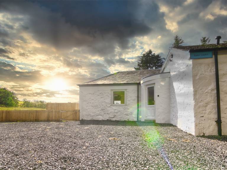 Children-friendly cottage with garden & hot tub | River view | Pets allowed — photo 3