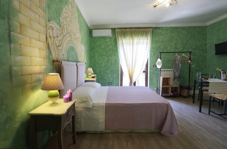 Holiday apartment with patio & fast internet | City view — photo 4