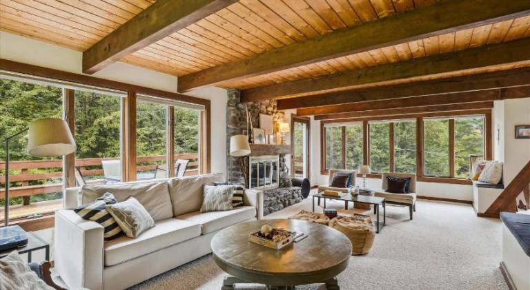 Pleasant vacation home | Pets allowed in Stowe, VT