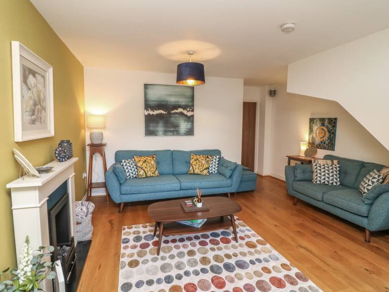 Cottage with yard — photo 4