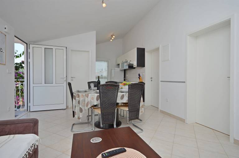 Apartment with grill | Sea view — photo 5