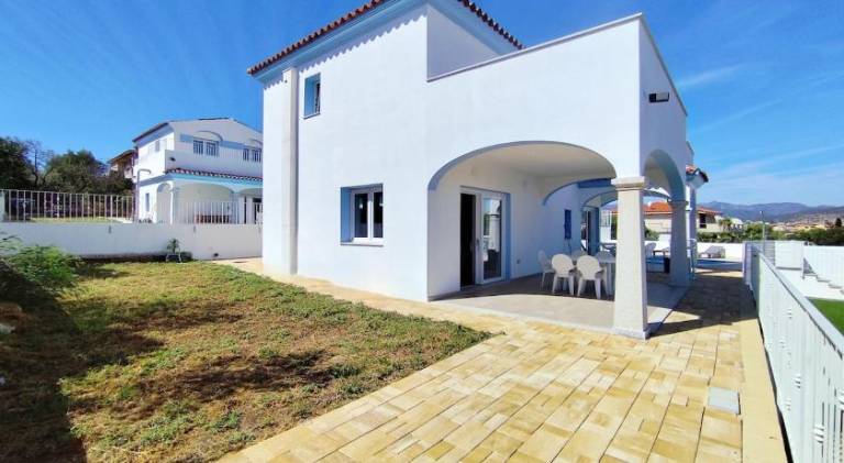 Villa with pool — photo 3