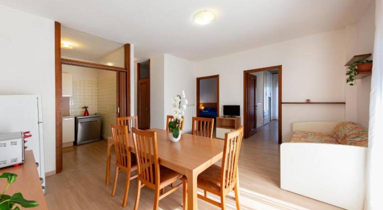 Serviced apartment with 2 rooms for 6 persons — photo 5