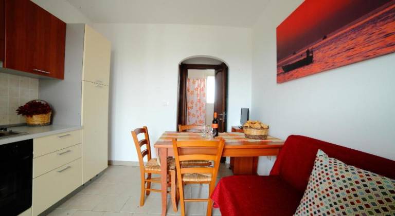 Serviced apartment with patio, garden & barbecue | Next to the beach | Pet-friendly — photo 2