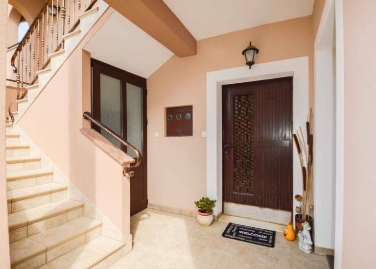 Holiday apartment with yard, grill & terrace — photo 4