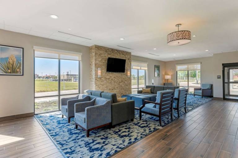 Comfort Inn & Suites Balch Springs SE Dallas