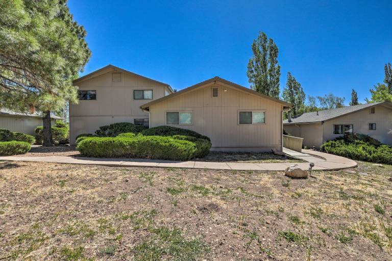 Flagstaff Townhome - Walk to Country Club & Pools! — photo 3