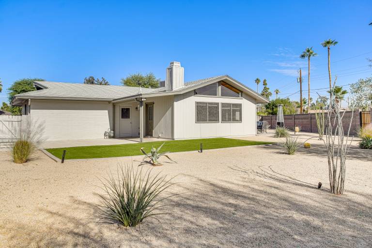 2 Mi to ASU Spacious Family Home w Patio
