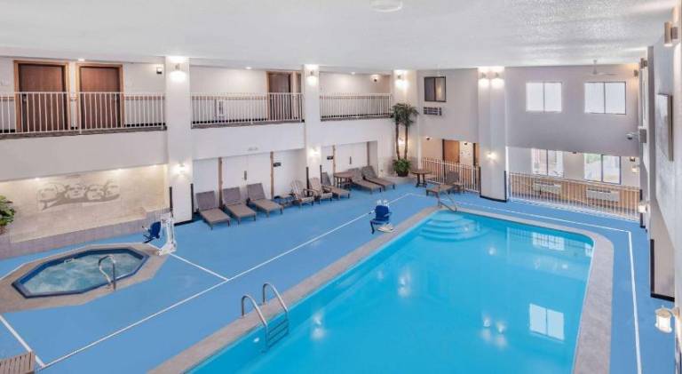 Ramada by Wyndham Keystone Near Mt Rushmore — photo 2