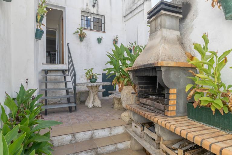 Family-friendly vacation home with fast internet, private pool & terrace | Mountain view | Pet-friendly — photo 3