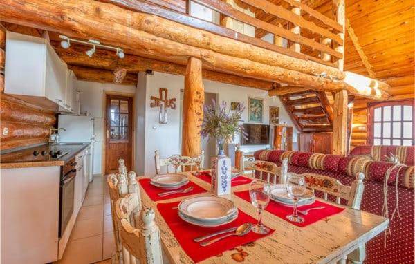 Lovely house with hot tub & pool | Pets allowed — photo 5