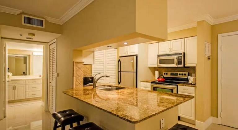 Wonderful rental apartment with pool & hot tub | Pets allowed — photo 4