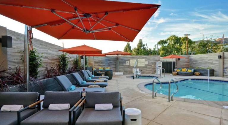 Hampton Inn and Suites Los Angeles Burbank Airport — photo 2
