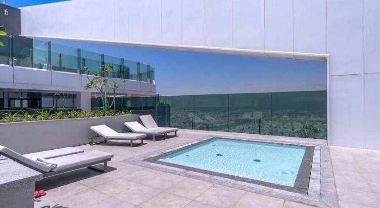 Luxury 2BR Close to Sheikh Zayed Rd, Prime Location, Burj View Opposite Metro — photo 3