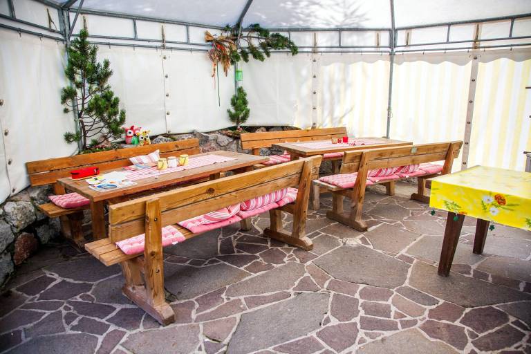 Rental apartment with garden, barbeque & patio | Mountain view — photo 3