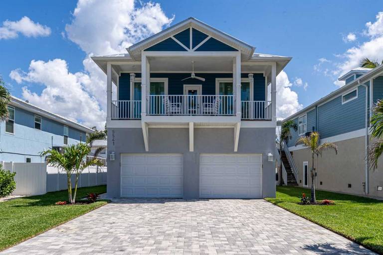 Fully equipped vacation home with private pool & barbecue | Beach nearby | Pets allowed — photo 3